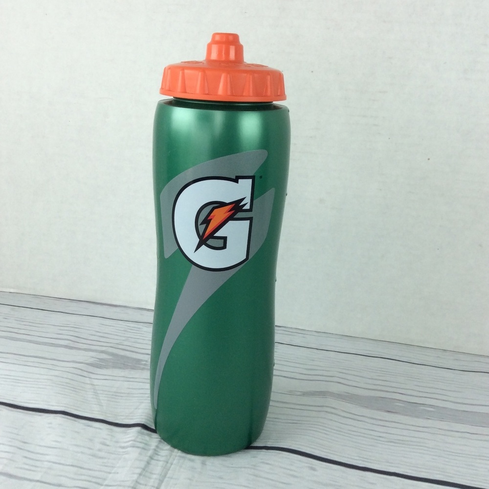 Gatorade Squeeze Sports Water Bottle 32 OZ.